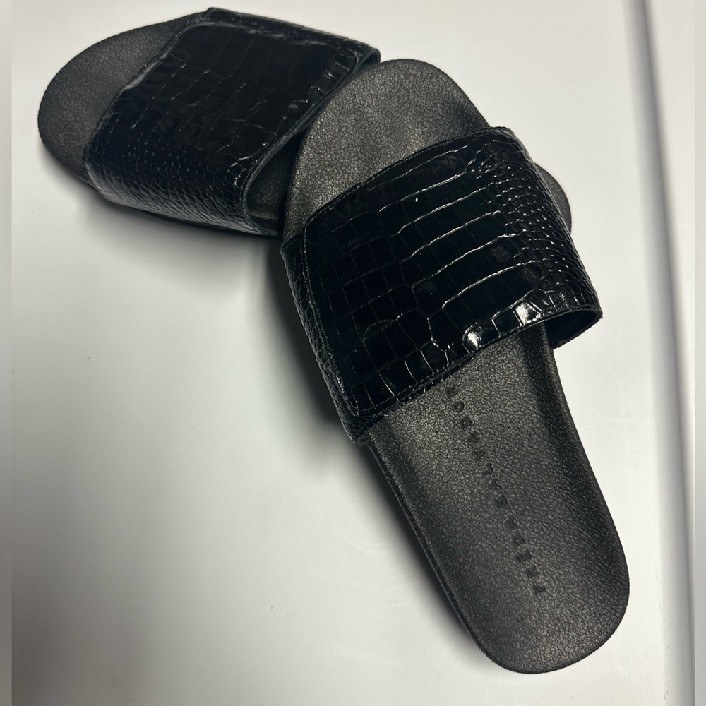 Freda Salvador Lea Slides Black Embossed Croc EUC size 8